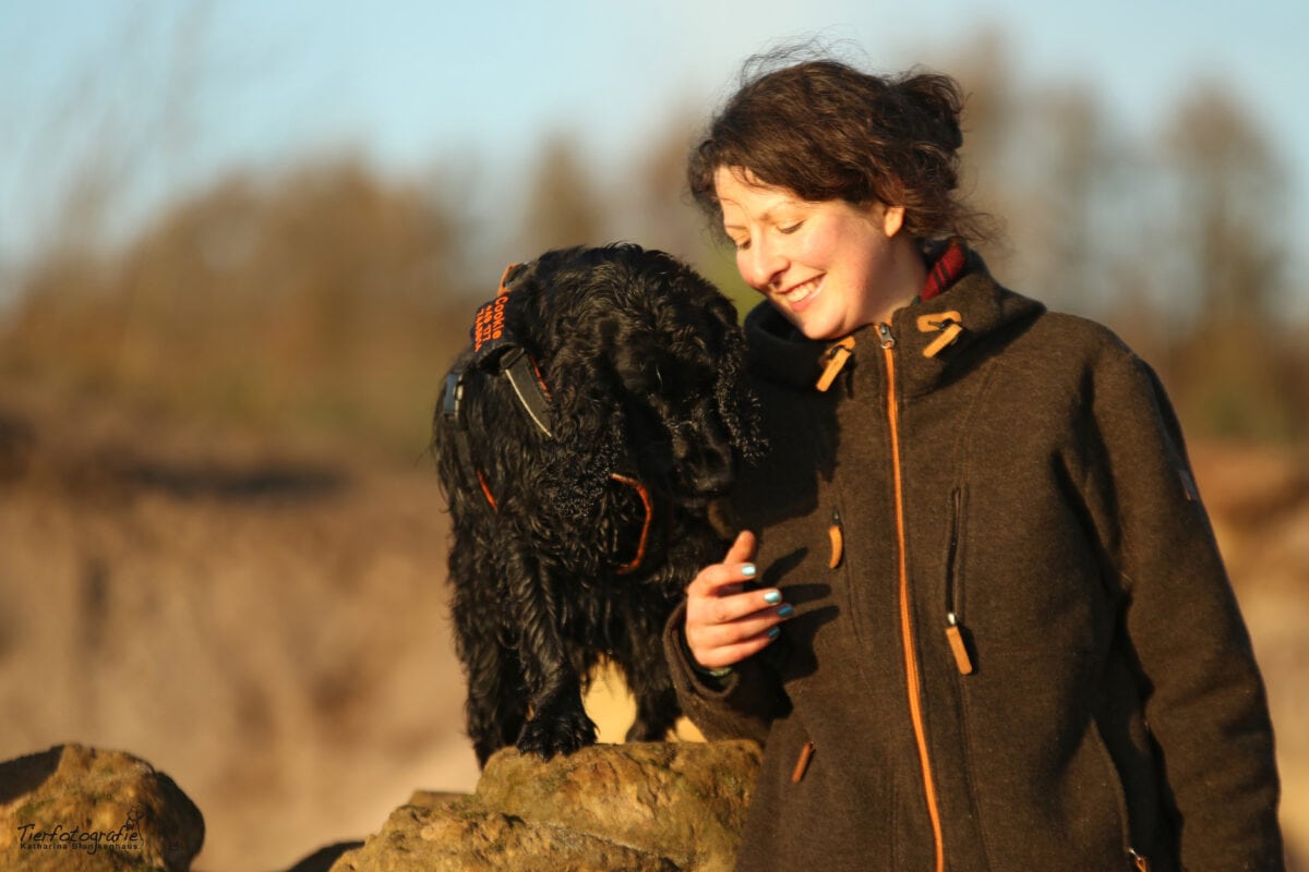 Pia Gröning mit ihrem Spaniel Cookie in Haltern